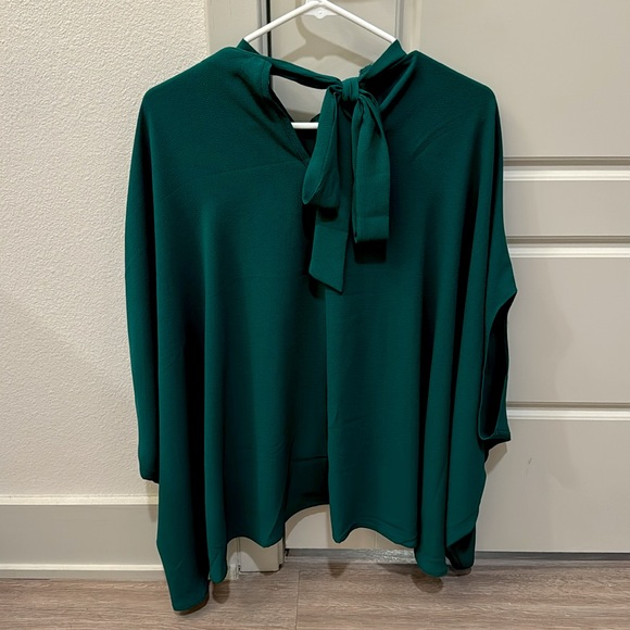 VICI COLLECTION | GREEN BLOUSE IN MEDIUM - Picture 3 of 4